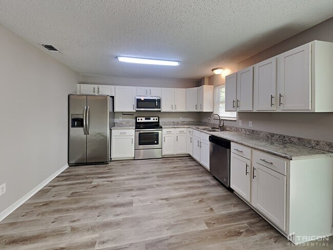 Foto del edificio - 2731 Greenwood Ln W