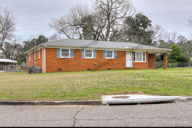 Building Photo - Spacious Ranch Brick Home!