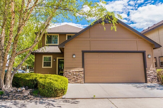 Building Photo - 994 E Winding Creek Dr