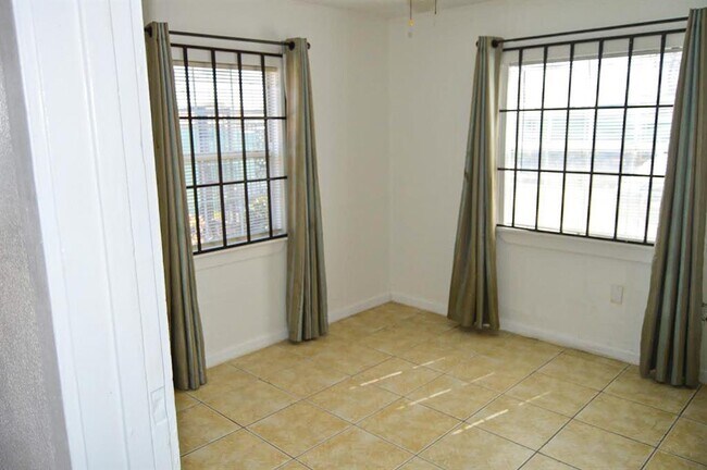 Foto del edificio - 3617 Rosalie St