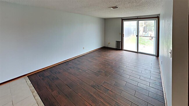 Building Photo - 7521 NW 113th Pl