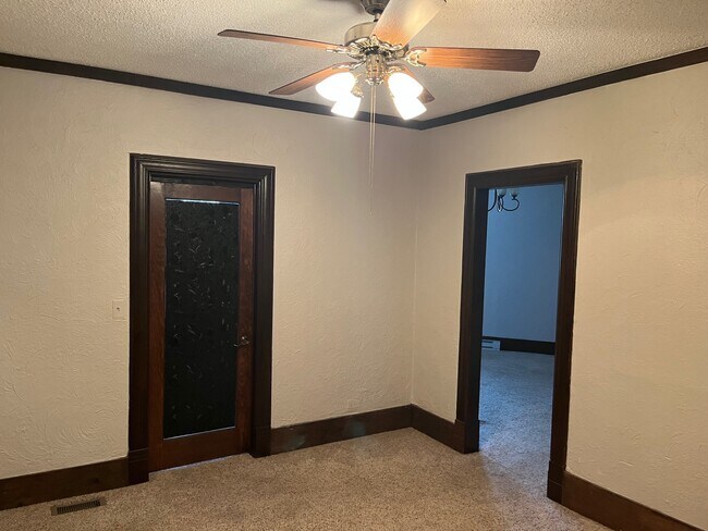 Foto del edificio - 6042 N Avondale Ave