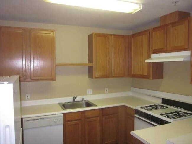Foto del edificio - Spacious Condo in a Gated Community in Tracy