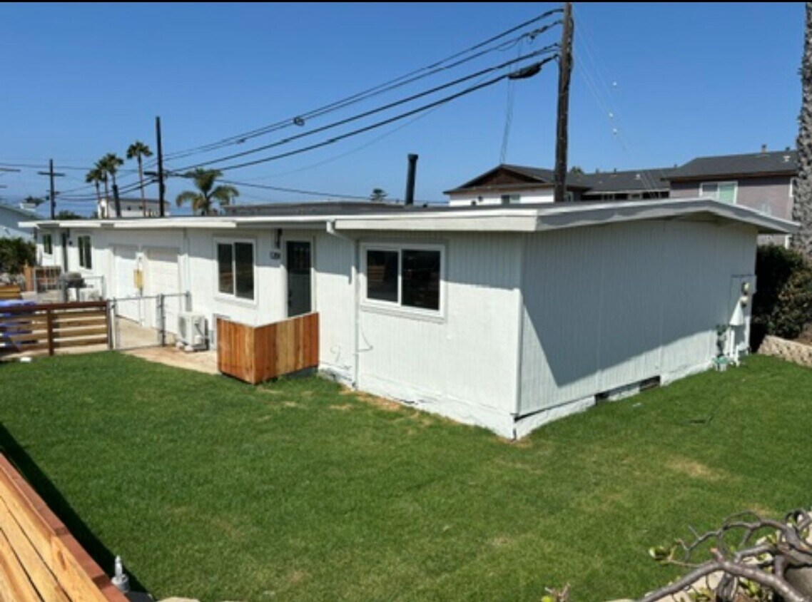 Primary Photo - 2 bed 1 bath Duplex for Rent in Imperial B...