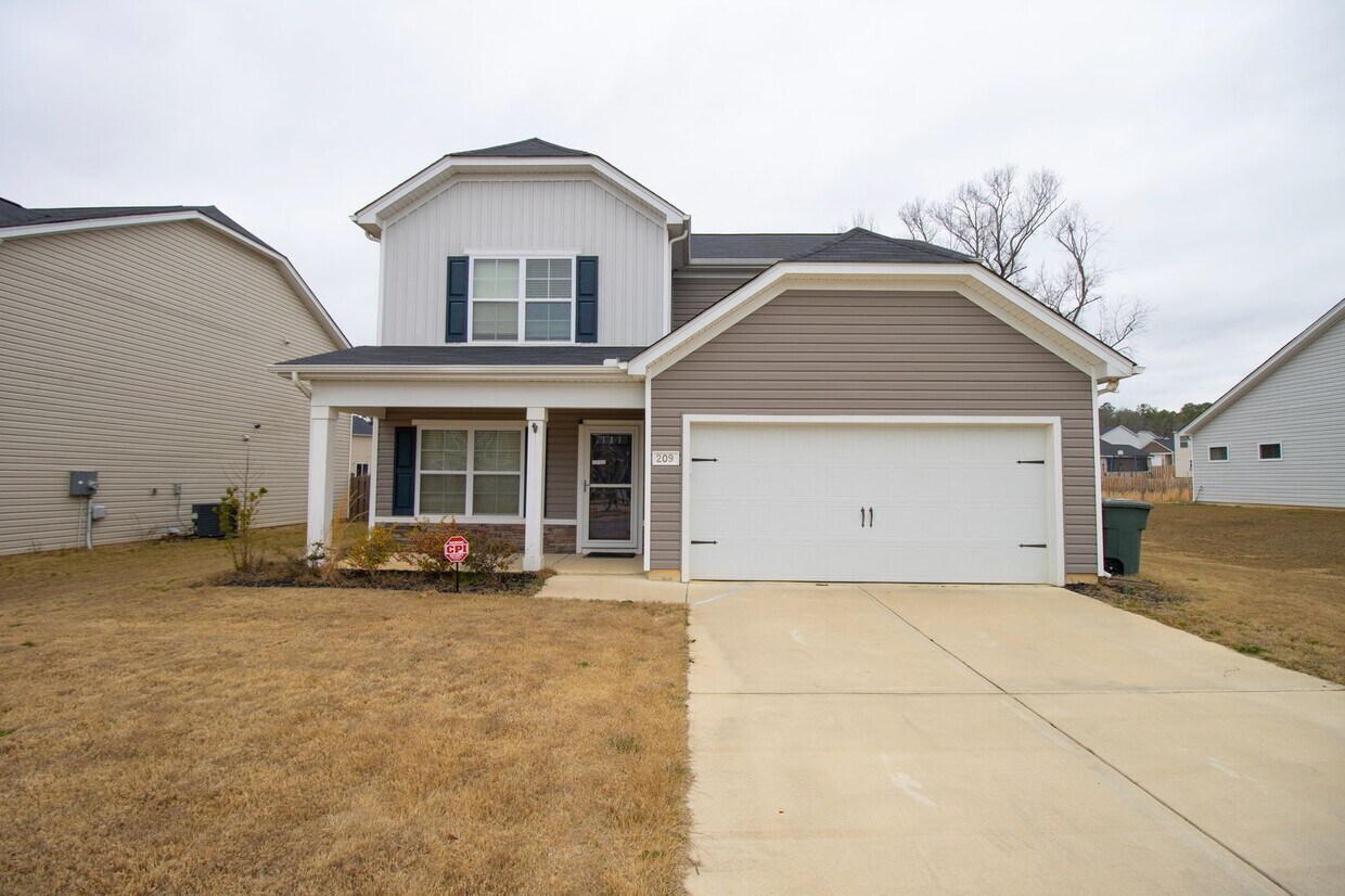 Primary Photo - 4 bedroom/2.5 bath house near Ft Jackson, ...