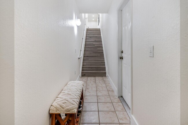 Building Photo - 2103 Belmont Pl