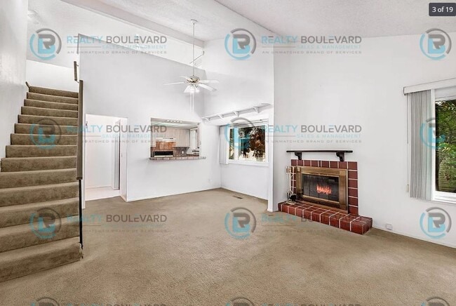 Foto del edificio - This stunning two-bedroom, two-bathroom to...