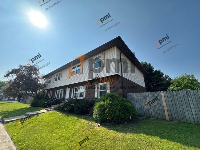 Foto del edificio - 5831 Creekview Ct W