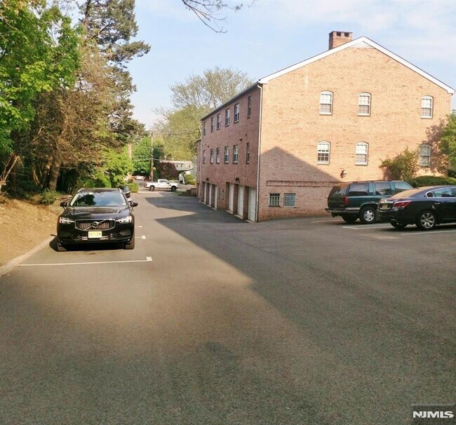 Foto del edificio - 522 N Maple Ave