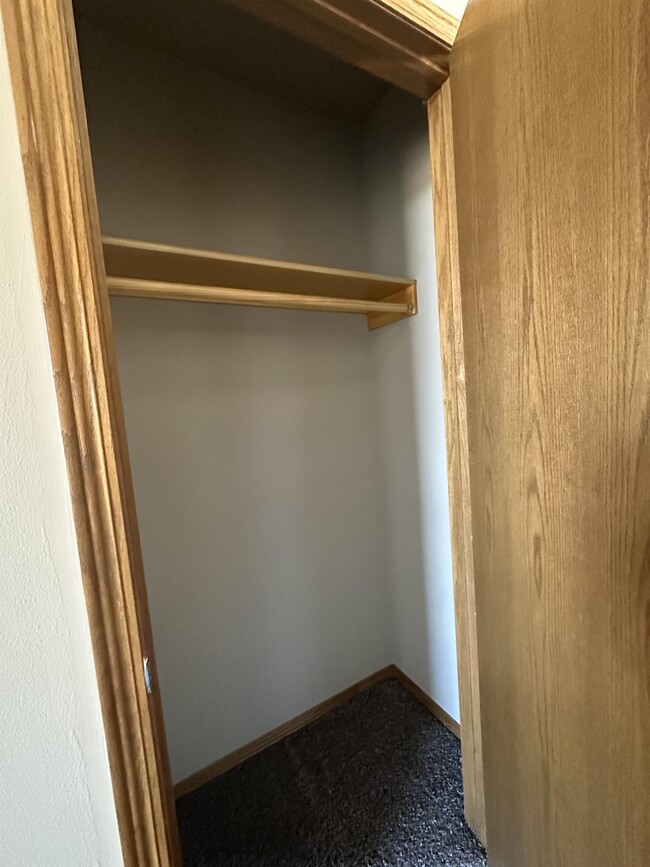 Building Photo - 2453 Fieldstone Dr