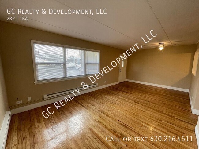 Building Photo - ***CRYSTAL LAKE LOCATION / 2 BDRM / 1ST FL...