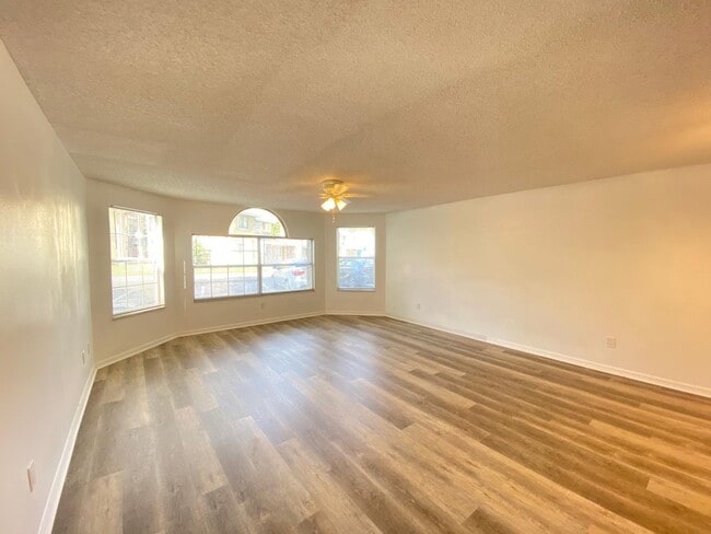 Building Photo - 2751 N Poinciana Blvd
