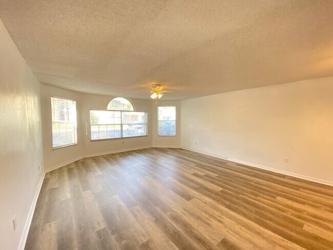 Foto del edificio - 2751 N Poinciana Blvd