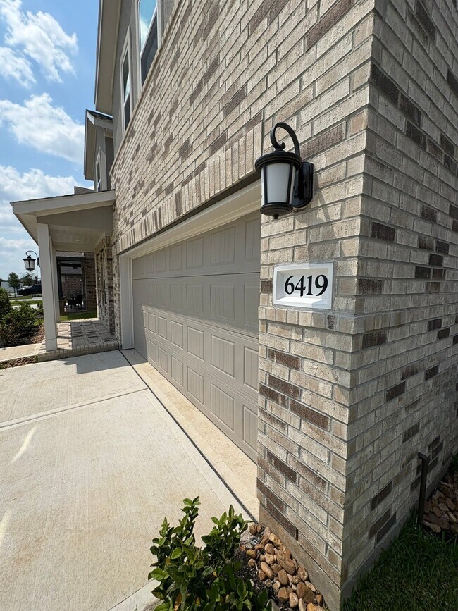 Building Photo - 6419 Seafoam Lake Dr Building Photo - 6419 Seafoam Lake Dr