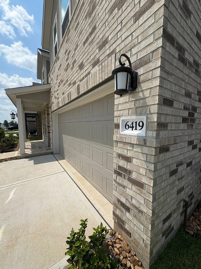 Foto del edificio - 6419 Seafoam Lake Dr