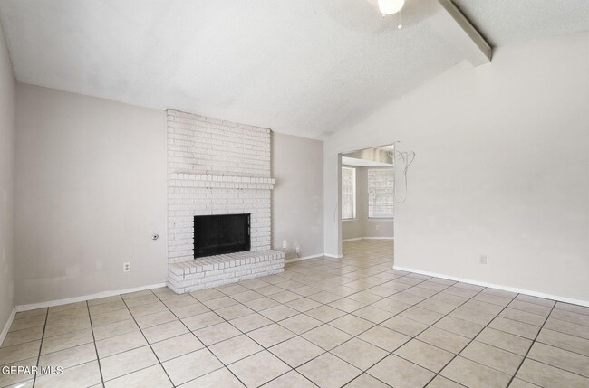 Building Photo - 2918 E Glen Dr