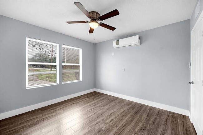 Building Photo - 1214 Southgate Dr