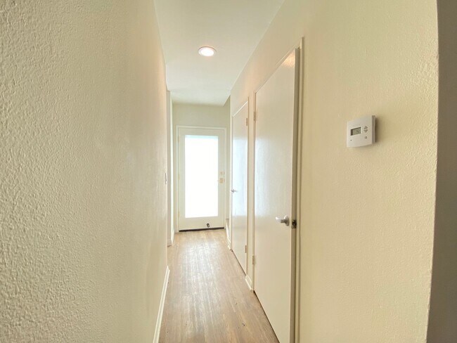 Building Photo - 2500 Abbot Kinney Blvd