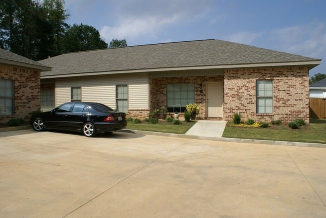 Building Photo - 8309 Pine Springs Rd