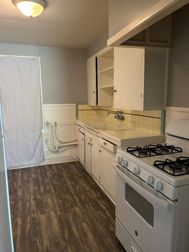 Building Photo - 1 Bedroom Multi-Family Unit