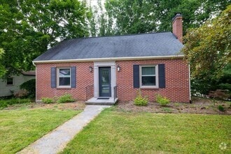 Building Photo - 1100 Kentwood Dr