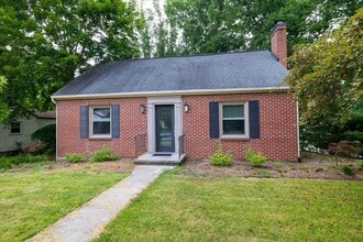 Building Photo - 1100 Kentwood Dr