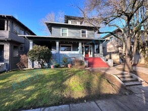 Building Photo - 1615 SE 33rd Ave