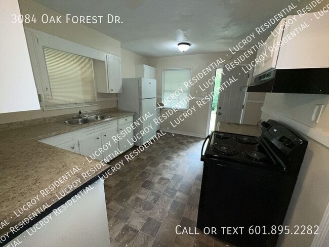 Building Photo - 3084 Oak Forest Dr
