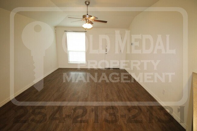 Building Photo - 907 Lasso Dr.