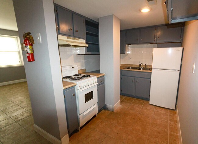 Foto del edificio - 1310 Admiral Blvd
