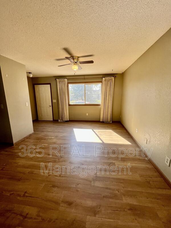 Foto del edificio - 4925 W 8th Street Rd