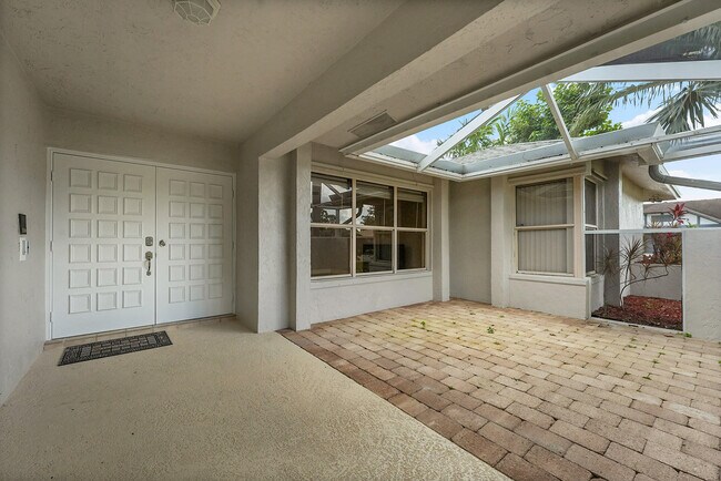 Building Photo - 614 Azure Ave