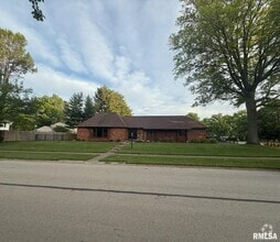 Building Photo - 90 Pinehurst Dr