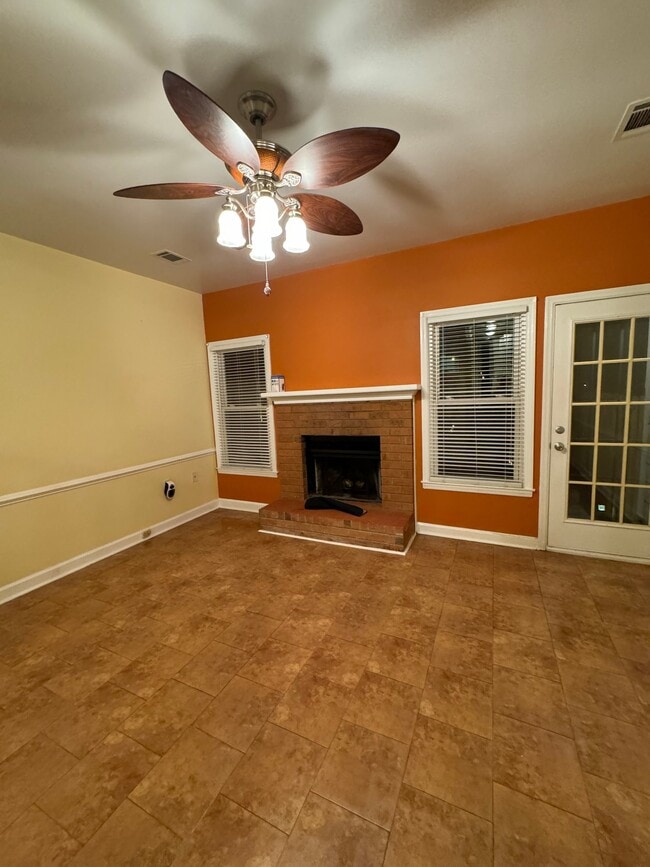 Building Photo - 129 Village Walk