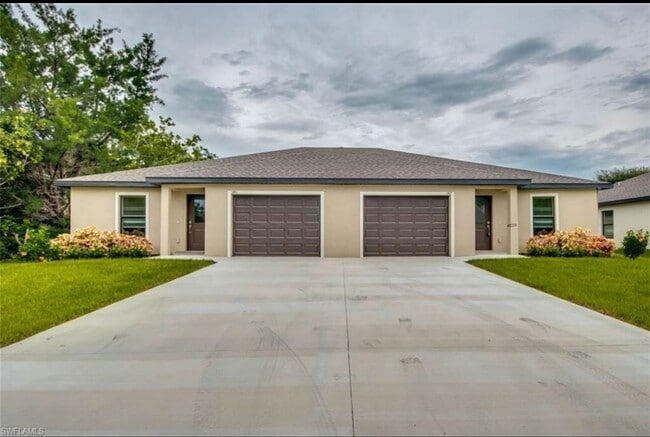 3 Bedroom 2 Bath 1 Car Garage In Cape Coral! - 3 Bedroom 2 Bath 1 Car Garage In Cape Coral! Townhome