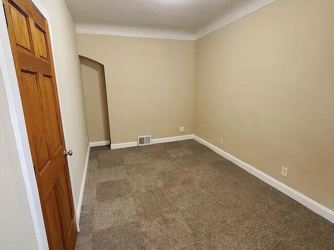 Dormitorio de la planta baja - 576 Bay St