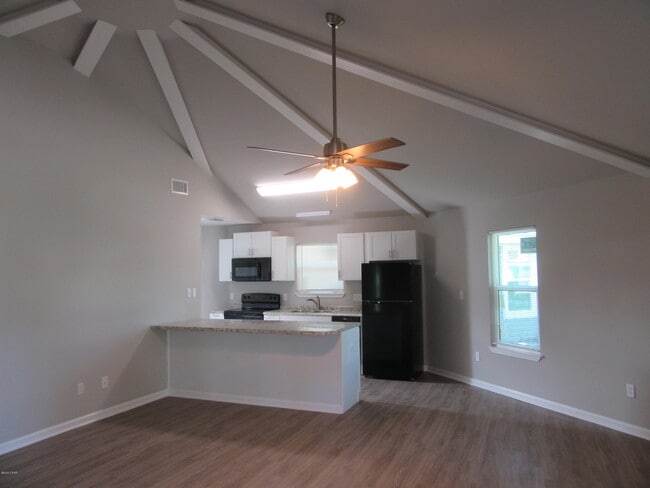 Building Photo - 1302 Grace Ave