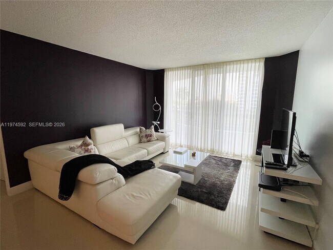 Foto del edificio - 3600 Mystic Pointe Dr