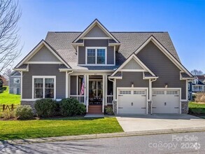Building Photo - 61 Barnrock Dr