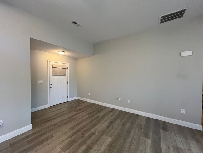 Foto del edificio - Stunning 3 Bedroom Home on Andrews Drive
