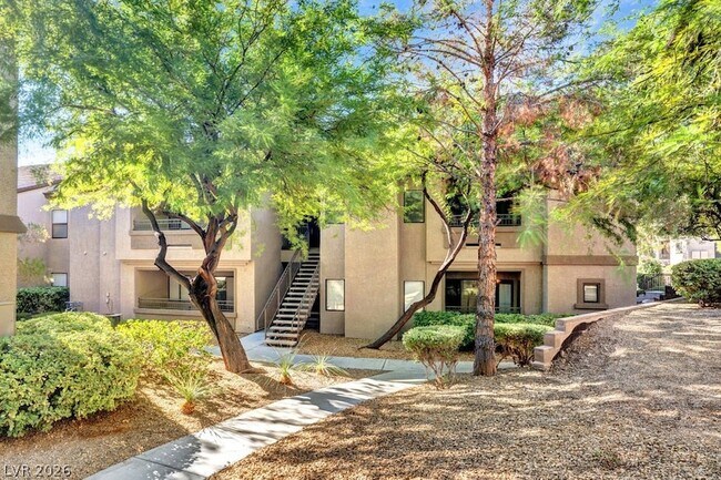 Foto del edificio - 8250 N Grand Canyon Dr
