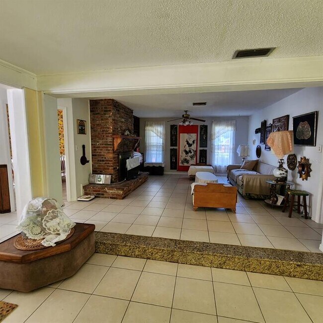 Foto del edificio - 2405 Neptune Rd