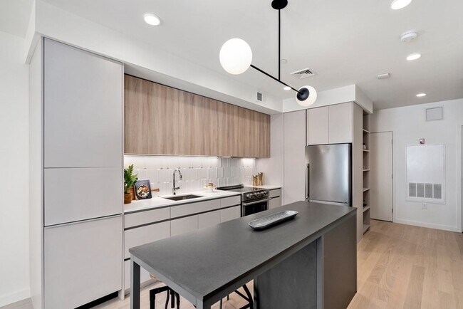 Building Photo - 21-35-35 W 2nd St