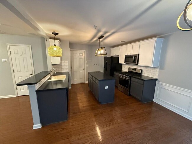 Building Photo - 331 Balaban Cir