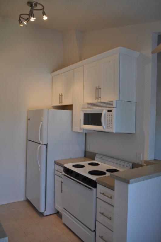 Foto del edificio - Upgraded 2 Bed 2 Bath Condo in Small Gated...