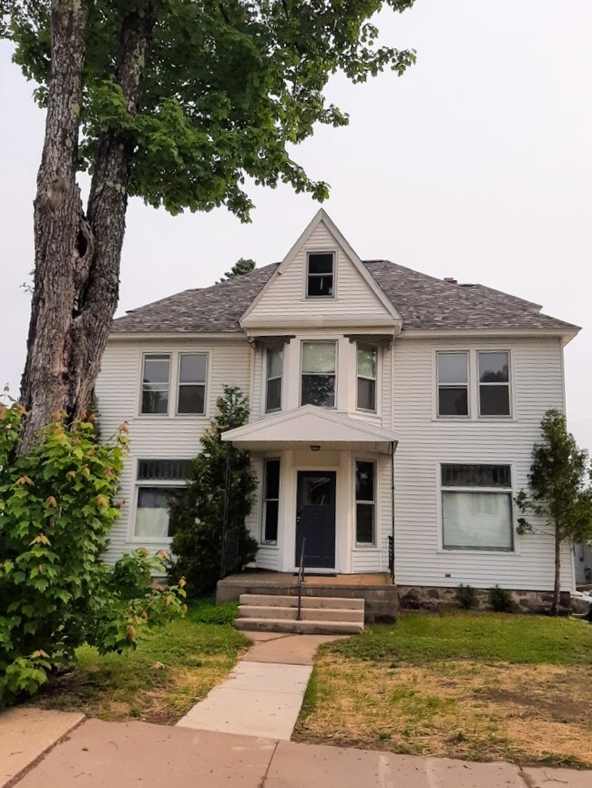 Building Photo - 110 W Onota St