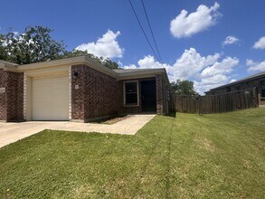 Building Photo - 2204 Indian Trail