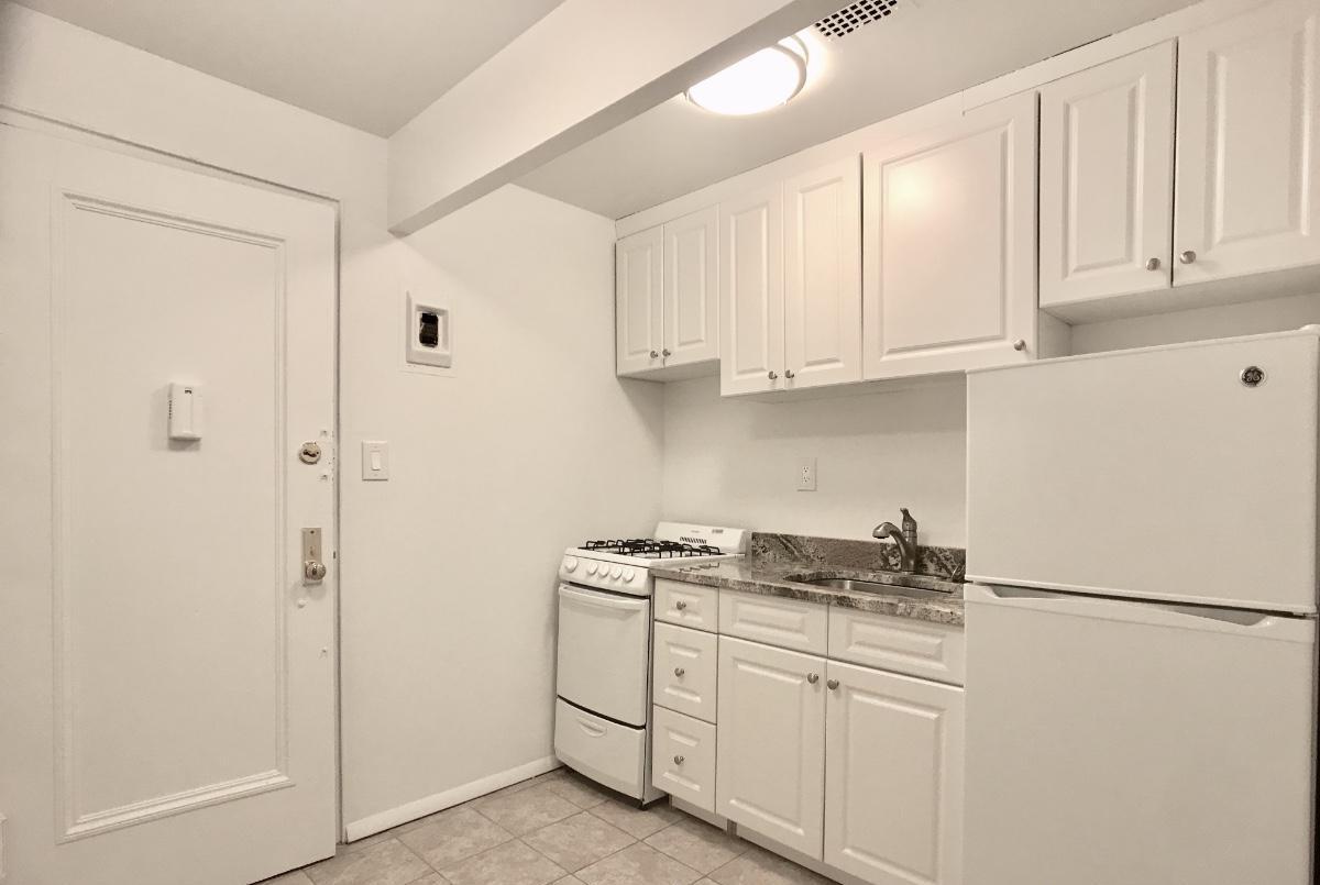 Building Photo - 270 W 25th St