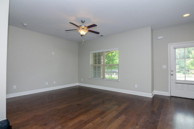 Building Photo - 1626 Shadow Green Dr
