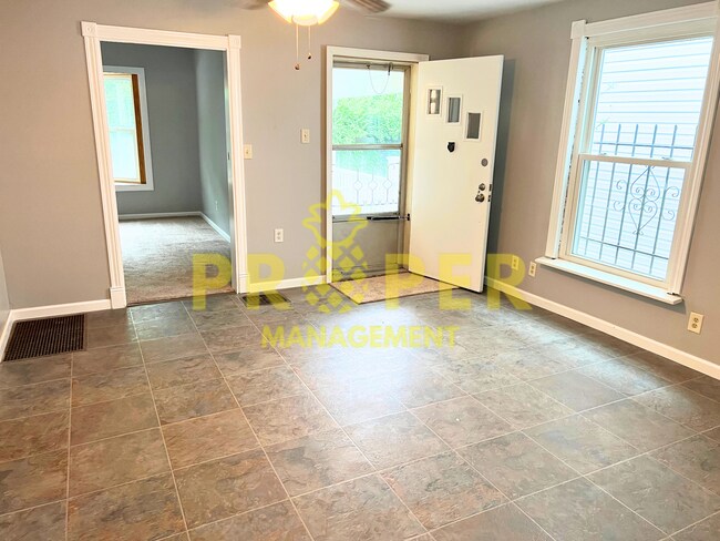 Building Photo - 2 bedroom 1 bathroom house for rent
